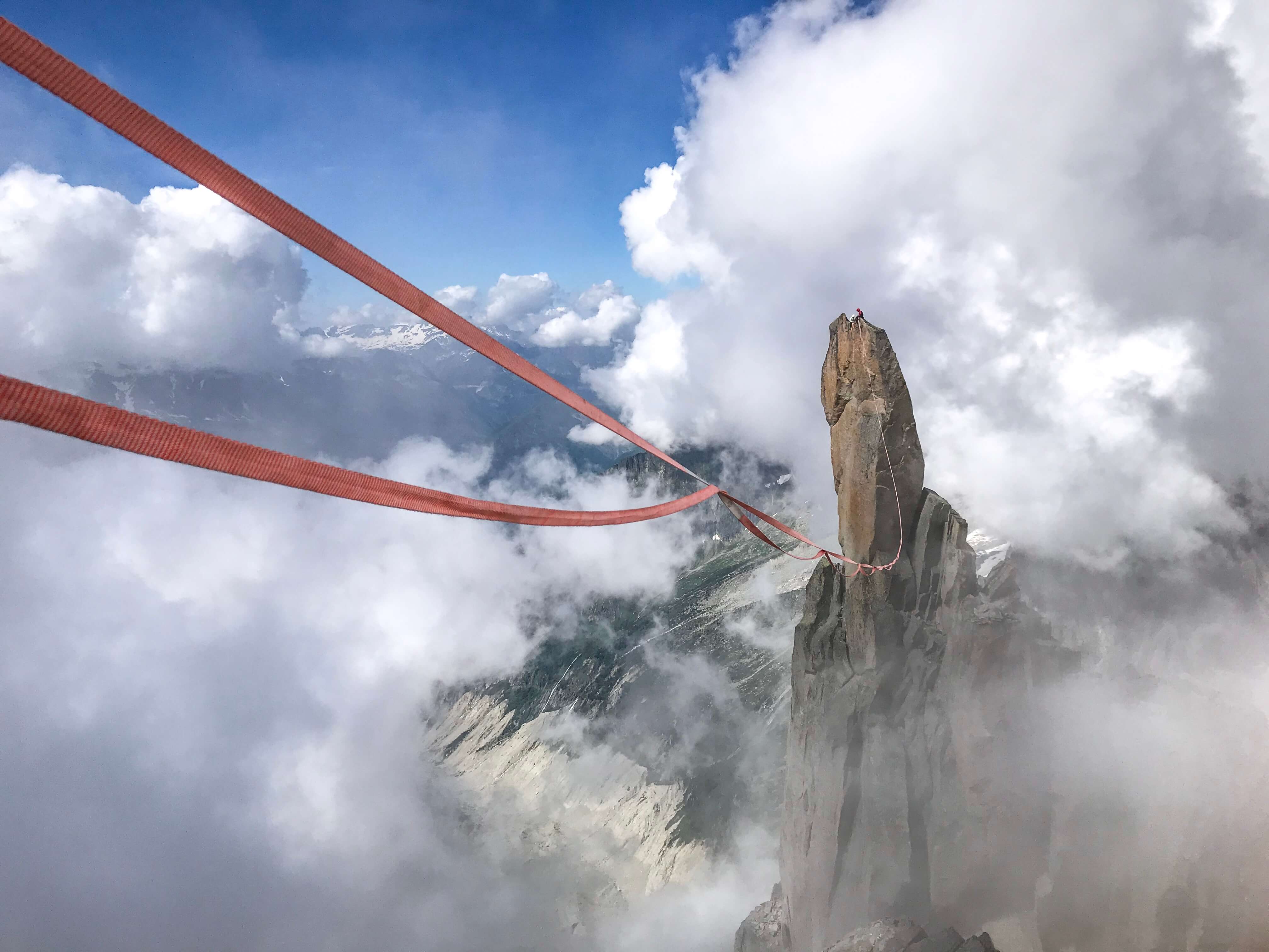 HIGHLINE FIRST ASCENT IN CHAMONIX – ÉRECTION CELÉSTE