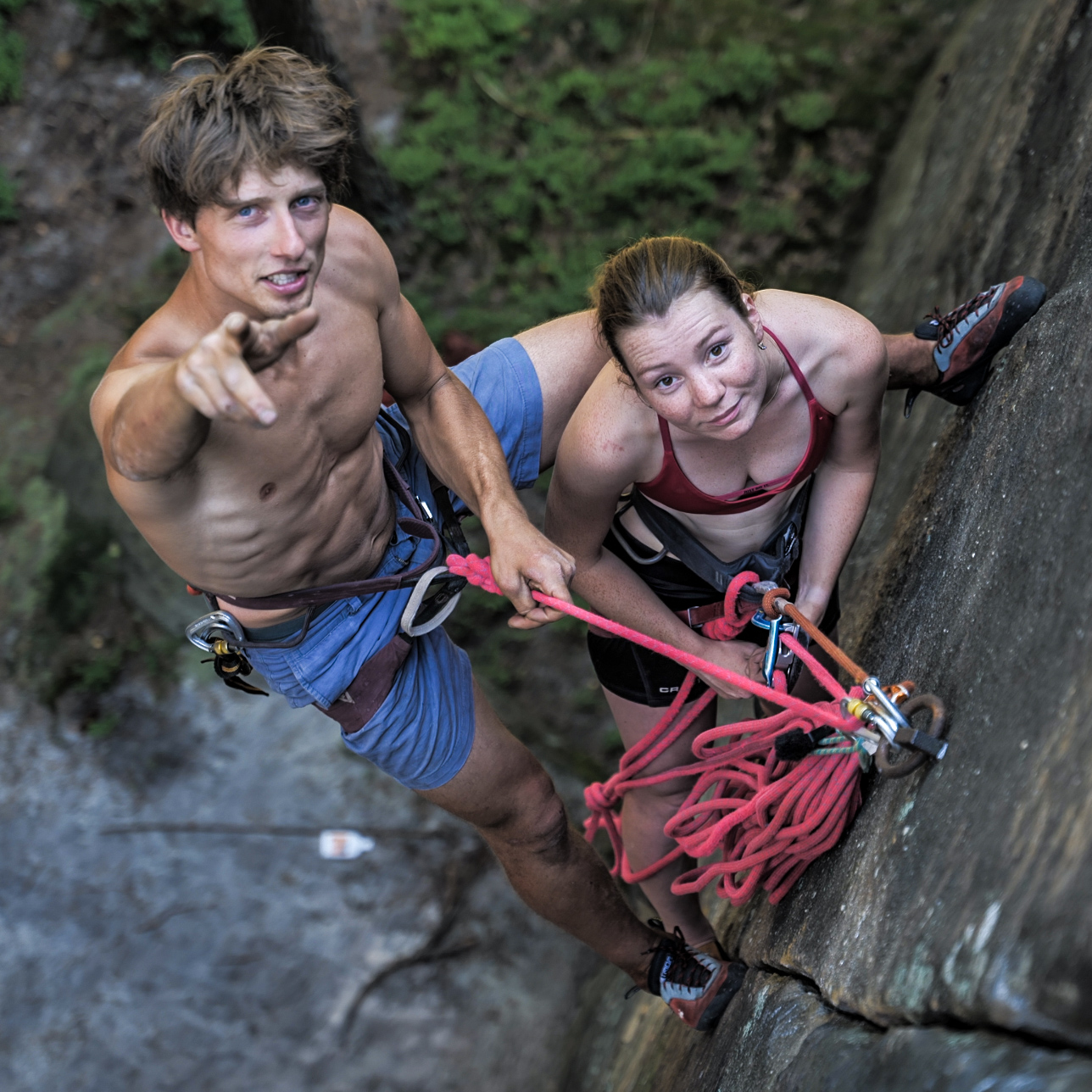 School of fall - 3.episode: How to belay by munter hitch at the anchor?